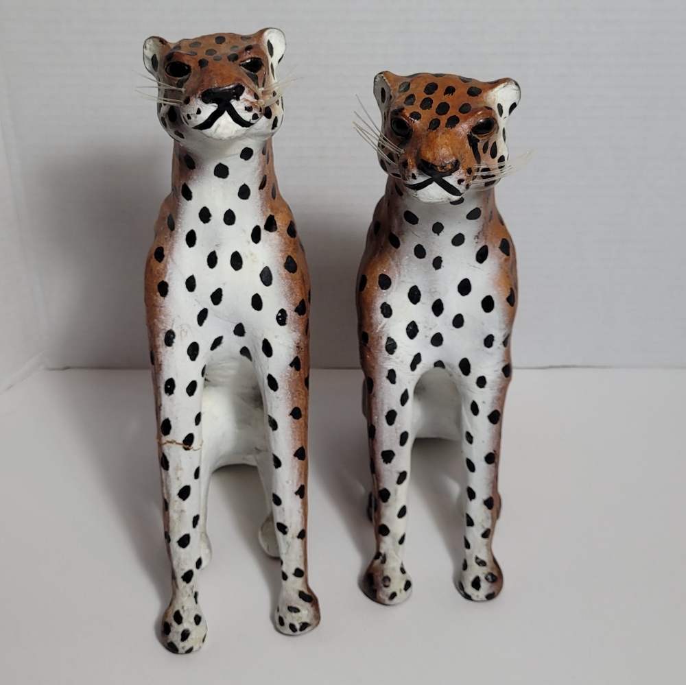 Pair of Regal Cheetah Statues RARE repaired - Picture 13 of 14